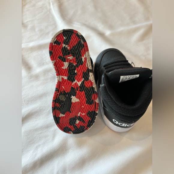 Addidas black hightop sneaker. Unisex, very versitial - Picture 3 of 4